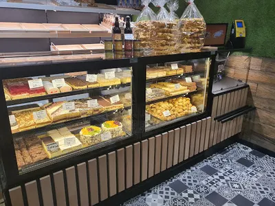 Karmelek. Cukiernia, piekarnia, ciastkarnia. Sklep firmowy